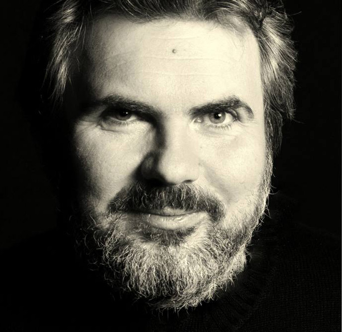 Andreas Flourakis autor de Ejercicios para rodillas fuertes